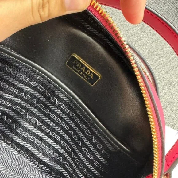 Prada Leather Shoulder Bag 850-071425 - Picture 14 of 15